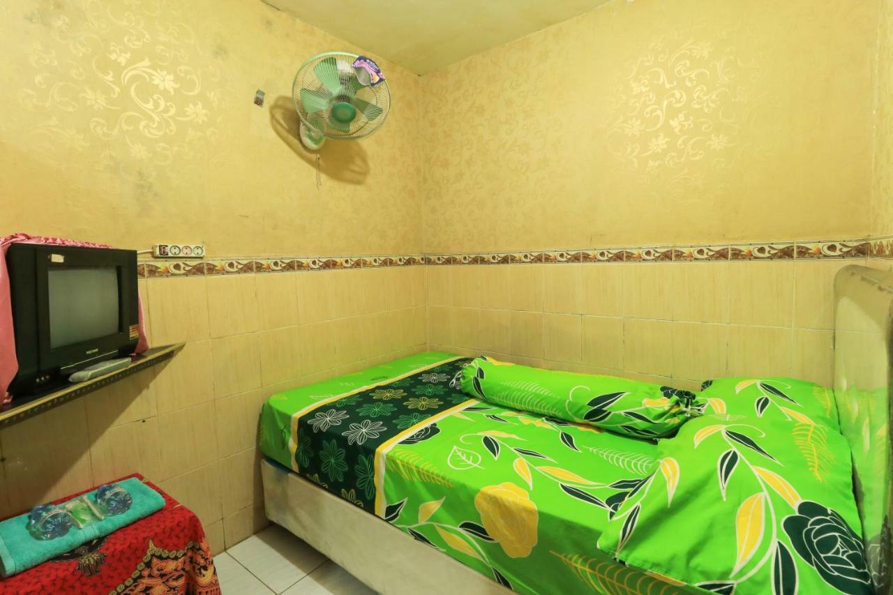 Dharmawati Homestay Syariah At Terminal Purabaya Waru Exterior foto