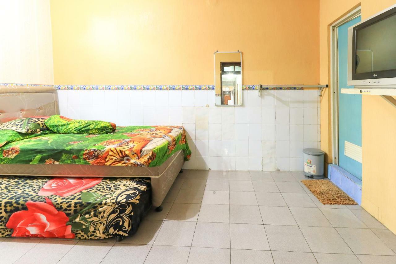 Dharmawati Homestay Syariah At Terminal Purabaya Waru Exterior foto