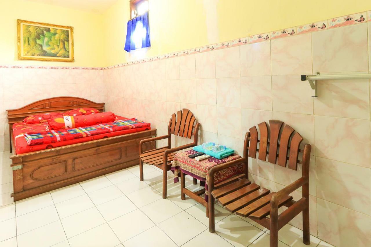 Dharmawati Homestay Syariah At Terminal Purabaya Waru Exterior foto