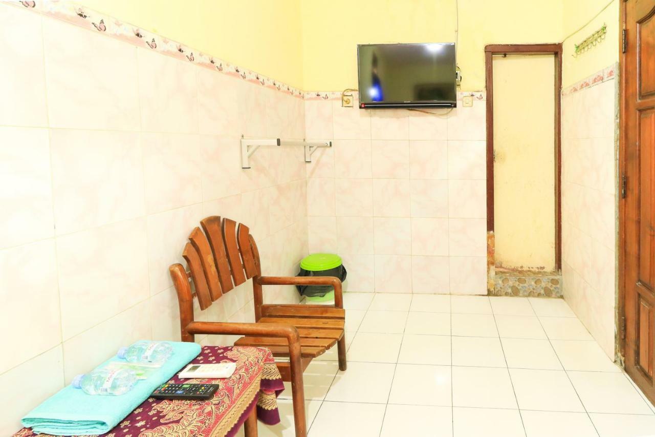 Dharmawati Homestay Syariah At Terminal Purabaya Waru Exterior foto