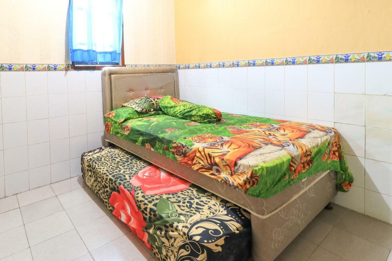 Dharmawati Homestay Syariah At Terminal Purabaya Waru Exterior foto
