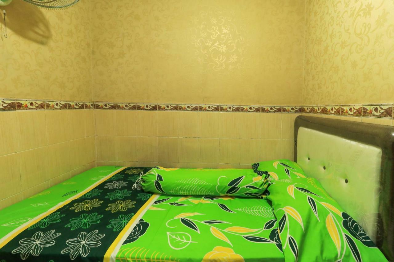 Dharmawati Homestay Syariah At Terminal Purabaya Waru Exterior foto
