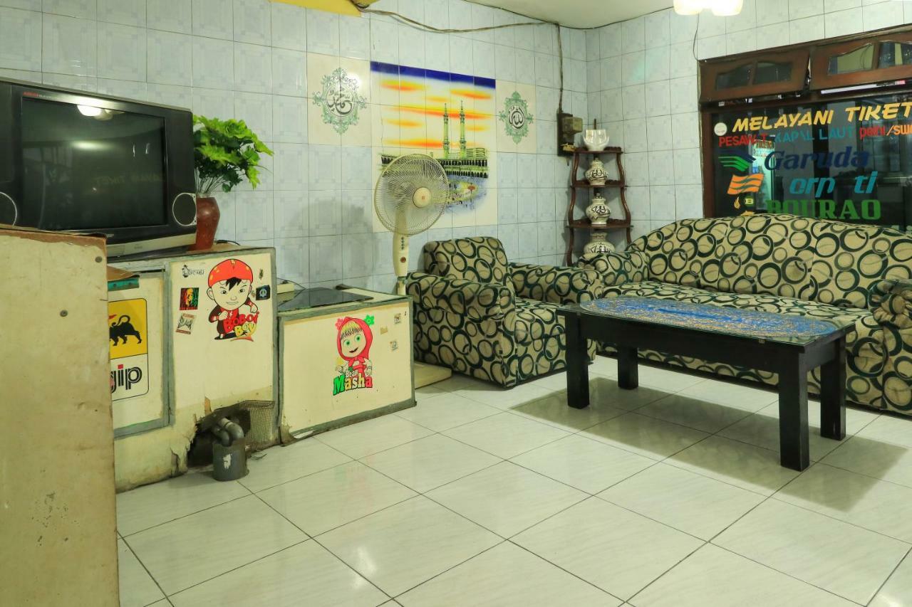 Dharmawati Homestay Syariah At Terminal Purabaya Waru Exterior foto