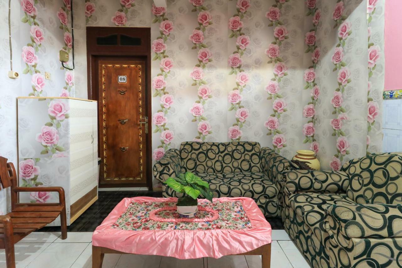 Dharmawati Homestay Syariah At Terminal Purabaya Waru Exterior foto