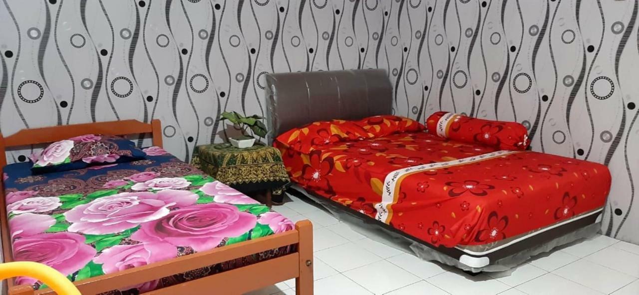 Dharmawati Homestay Syariah At Terminal Purabaya Waru Exterior foto